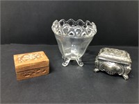 Footed vase, two small boxes