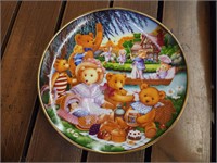 Teddy bear collectible plate