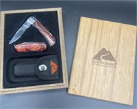 Ozark Trail pocket knives and carrying case