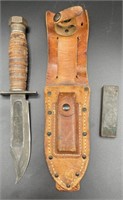 CAMILLUS knife with leather carrying  case and