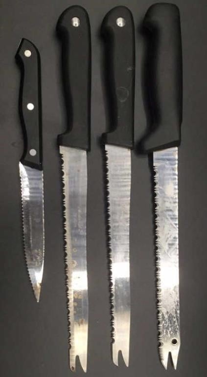 Four cutlery knives