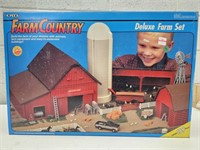 Ertl Farm Country  Deluxe Farm Toy