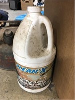 METAL GAS CAN AND PRESSURE WASH