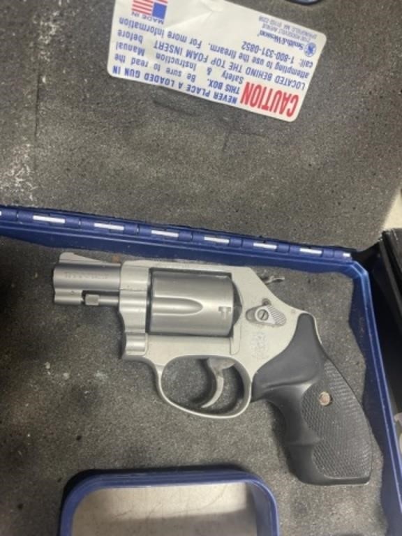 SMITH AND WESSON MOD 637-2 .38 SPL IN CASE