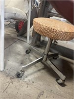 STOOL ON CASTERS
