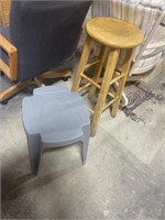 PLASTIC TABLE AND BAR STOOL