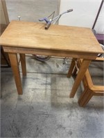 STAND TABLE