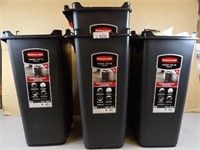 4x Rubbermaid Trash Cans