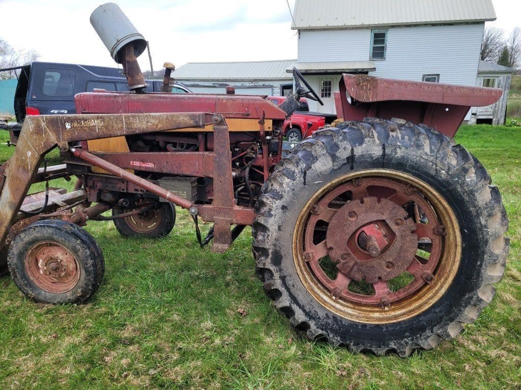 international Farmall 504 with loader