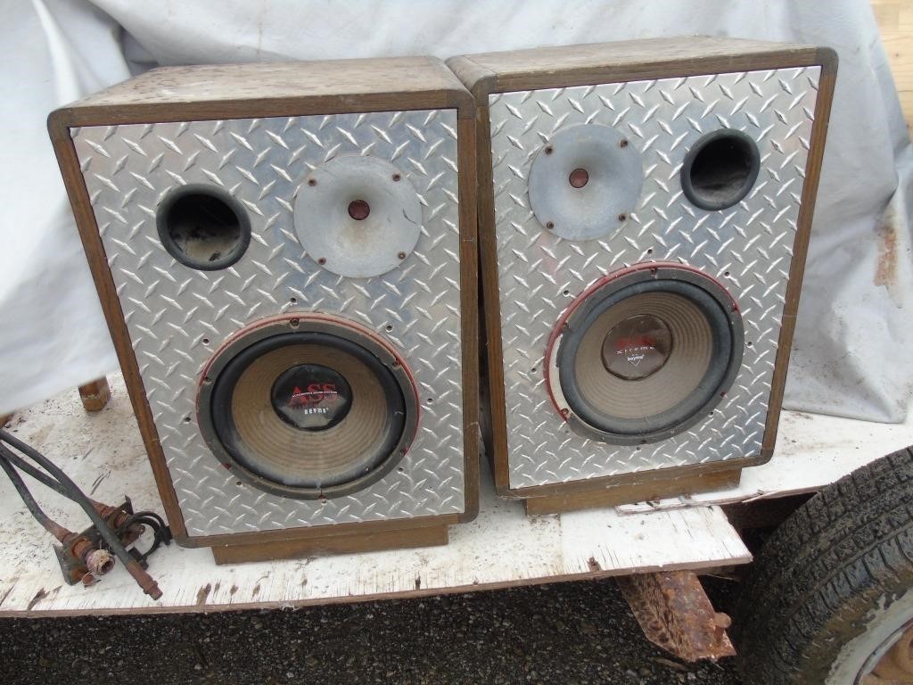 2 Speakers