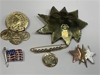 LOT OF 5 VARIOUS PINS SUN, FLAG, COIN JEWELRY
