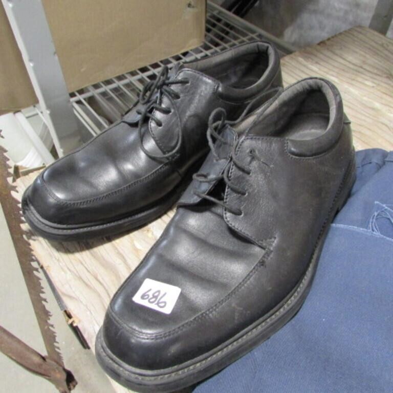 PR OF MENS SZ 9 SHOES - USED