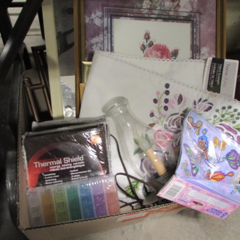BOX OF TABLE RUNNERS, CURTAINS & PRINTS
