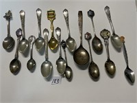COLLECTORS LOT OF SILVERPLATE VINTAGE SPOONS