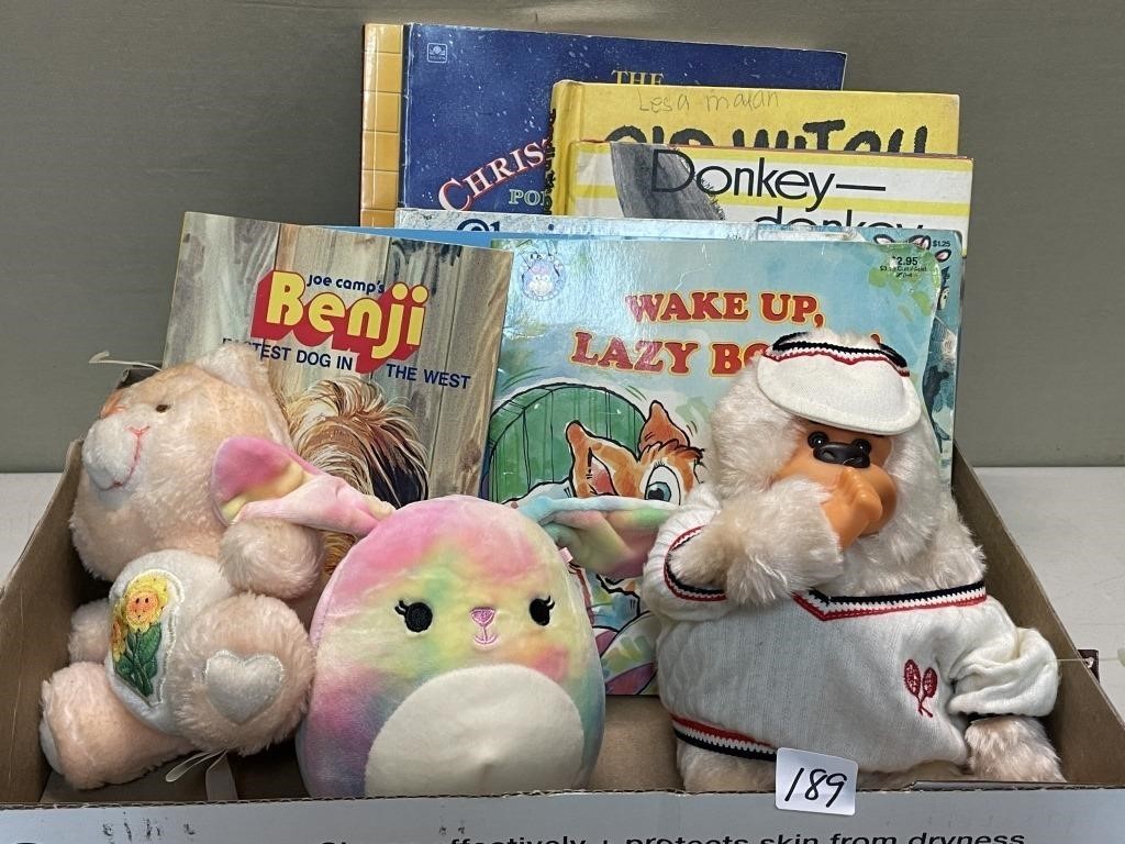 VINTAGE LOT OF STUFFIES AND CHILDRENS BOOKS