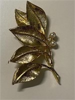 COLLECTABLE GERRY`S LEAF BROOCH