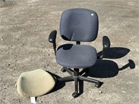 STURDY OFFICE CHAIR WITH BACK REST