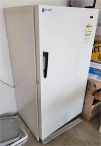 Roper Upright Freezer, 15.2 Cu Ft.