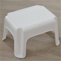 Rubbermaid Roughneck Step Stool, White