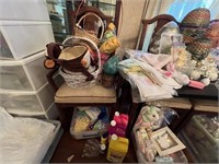 LOT OF BASKETS, EASTER DECOR AND BUBBLES