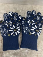 Temptations Blue Floral Oven Gloves