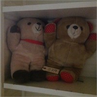2 stuffed vintage bears