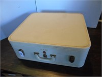 Vintage suitcase 18" x 21" x 9"H