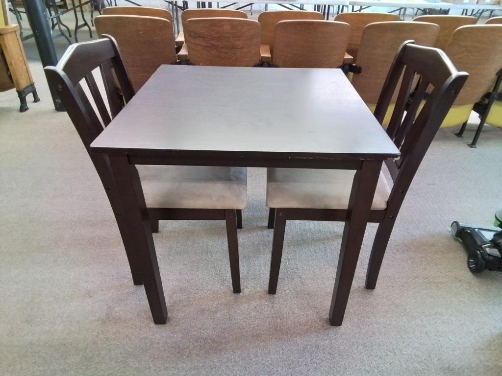 Pressed wood table with 2 chairs