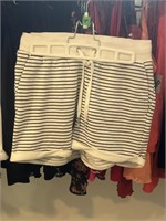 Easy Knit Blk and White Stripe Shorts Small