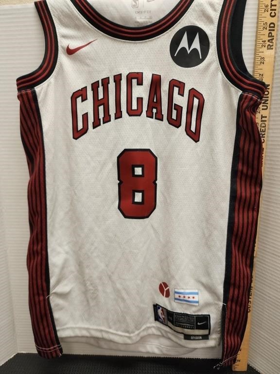 NBA Chicago Bulls Lavine #8 jersey. Sz small