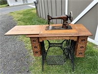 Very nice, antique singer, sewing machine