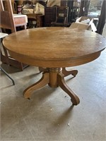 40 inch round oak pedestal table with three leaves