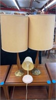 MID-CENURY LAMPS WITH LAMPSHADES 
RETRO WALL