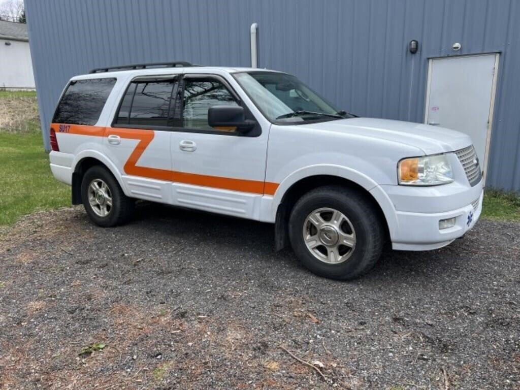 2005 Ford Expedition 
Runs and drives.
5.4