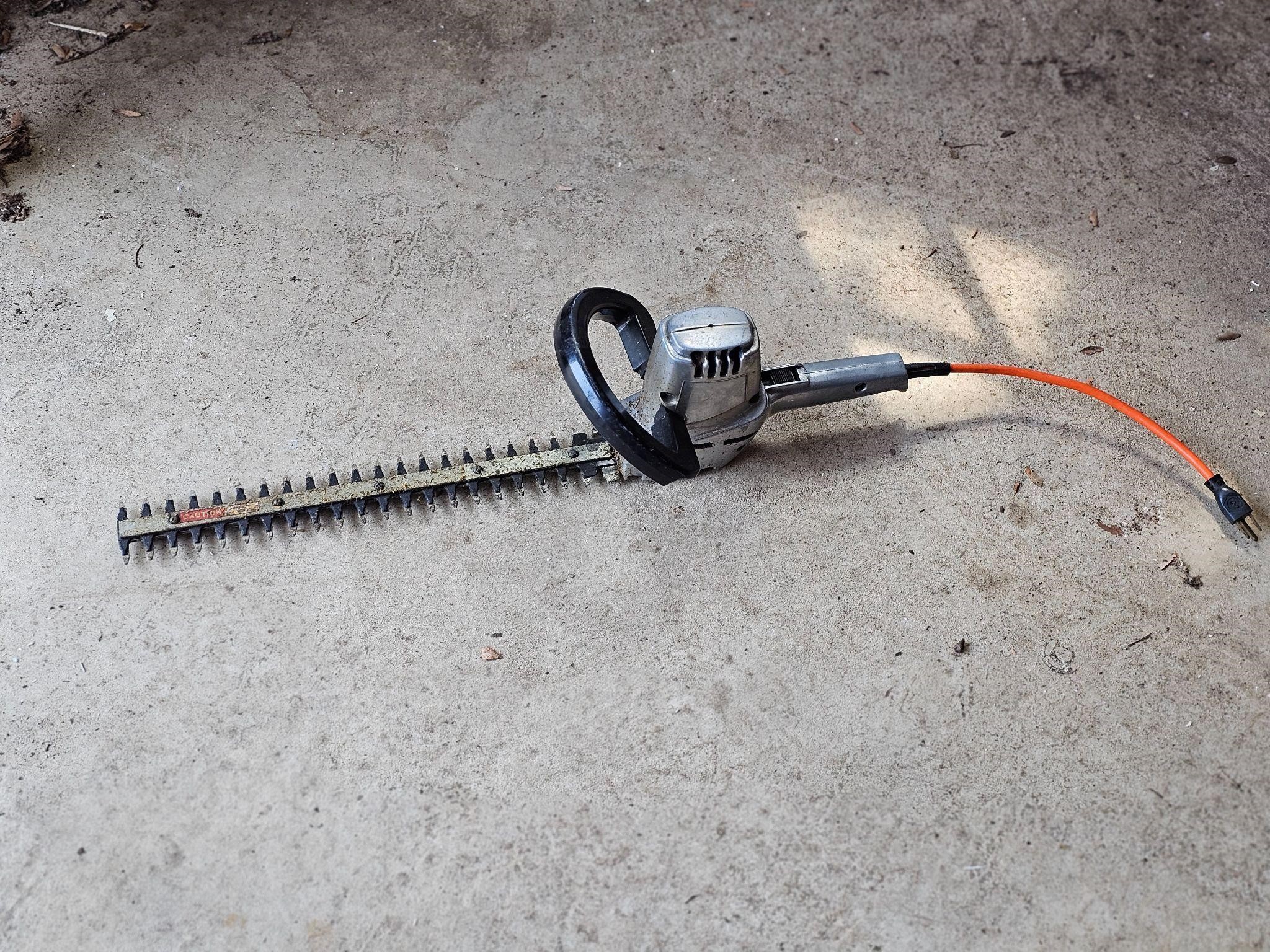 Electric Hedge Trimmer (work)