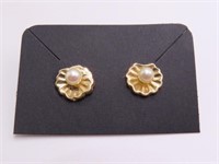 14kt Gold 2pc 1/2" Pearl Earrings 0.8g