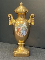 Courting scene porcelain urn, warranted 22k gold