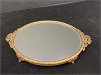 Oval footed vanity tray.  Approx 8 x 5in
