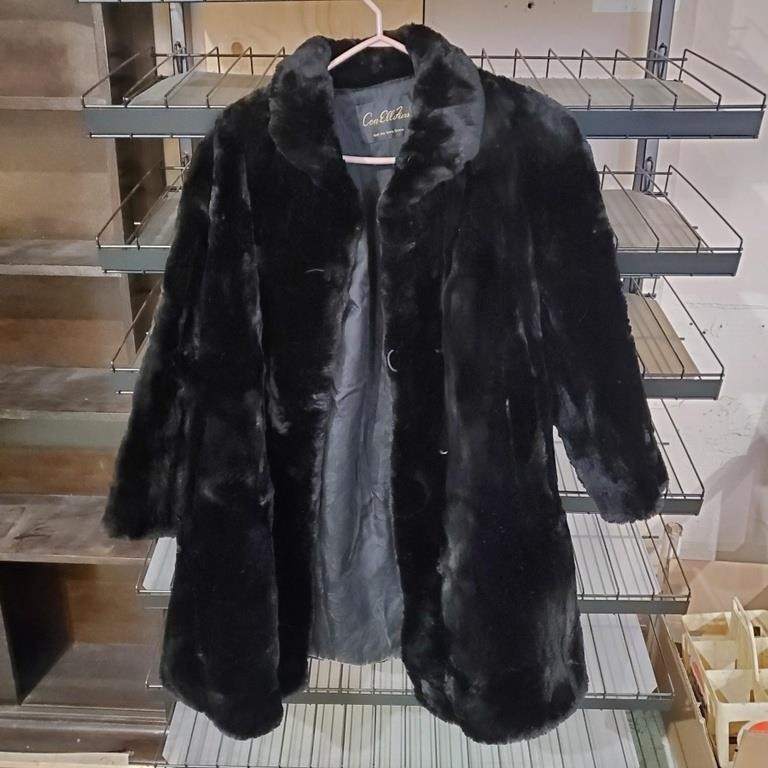 Used Old Fashion Fur Coat