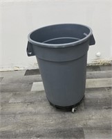 32 Gallon Garbage Can with Wheels