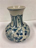 Porcelain vase. 7.5” tall blue & white