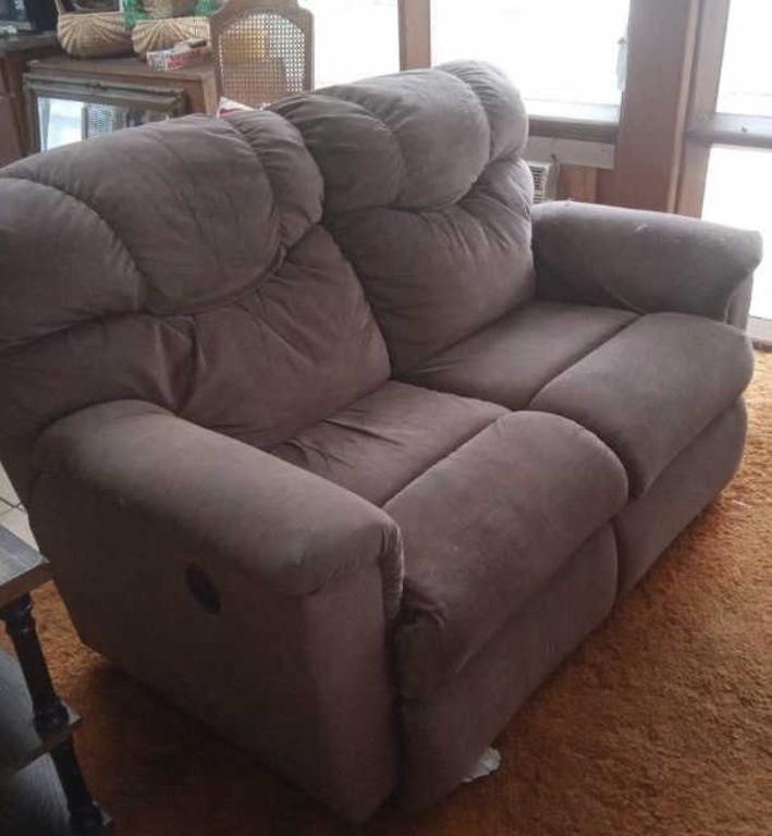 LAZY BOY LOVESEAT WITH ENDCLINERS
