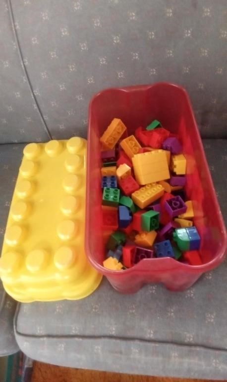 LEGO BOX OF LEGOS
