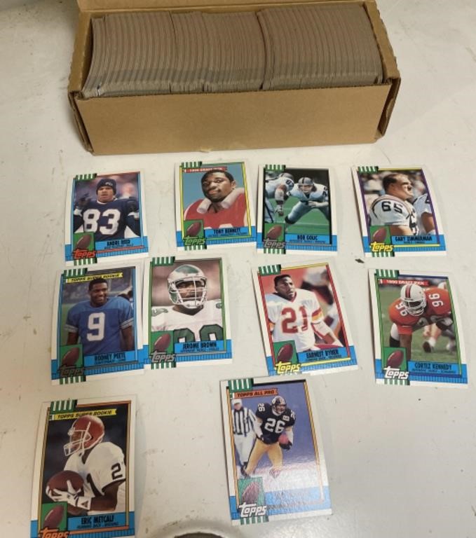 TOPPS FOOTBALL TRADING CARDS 1990 COMPLETE SET