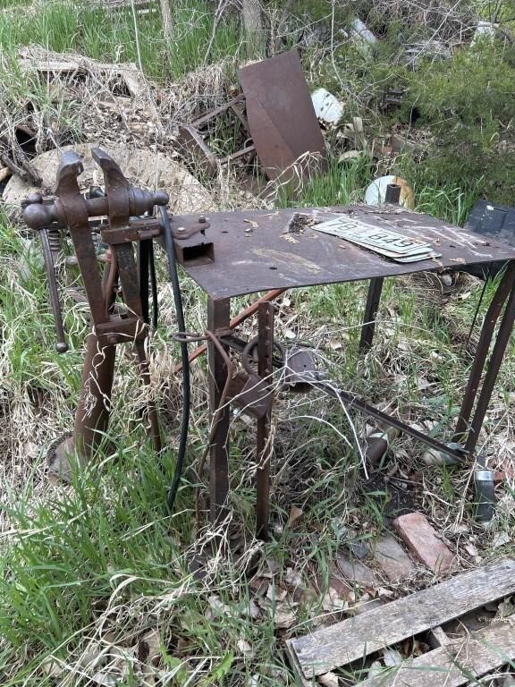 METAL TABLE WITH ANTIQUE VISE