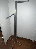 METAL ROLLING CLOTHES RACK
