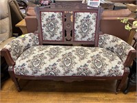 VICTORIAN STYLE LOUNGE CHAIR