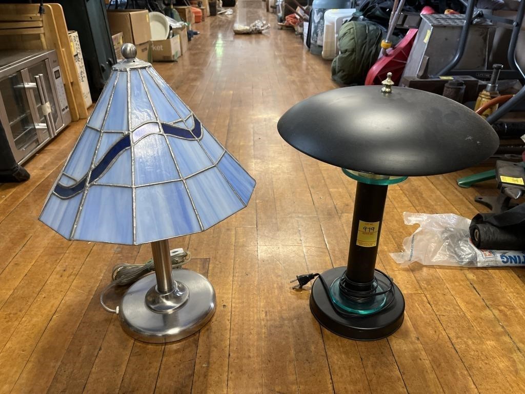 2 DESK LAMPS