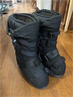 NORTHERN OUTFITTERS BOOTS SZ SMALL