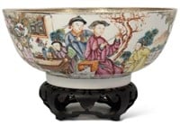 Large Old Chinese Handpainted Porcelain Bowl.